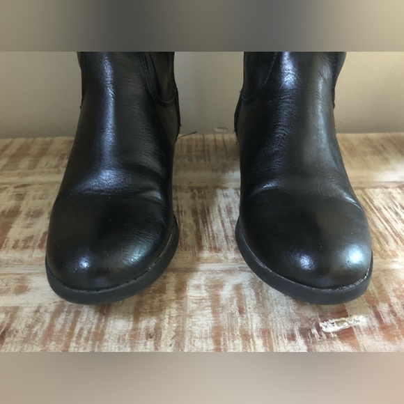 Beautiful pair of Two Toned Boots 🖤🤎 - Picture 4 of 8